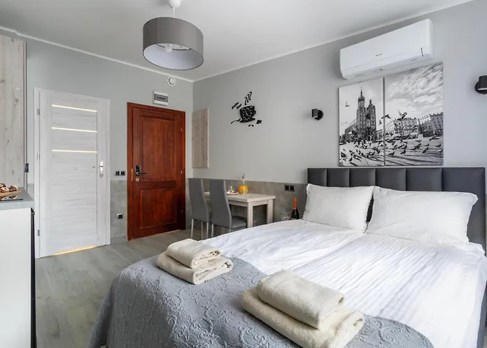 Апартаменты Next To Royal Castle Elegant Old Town